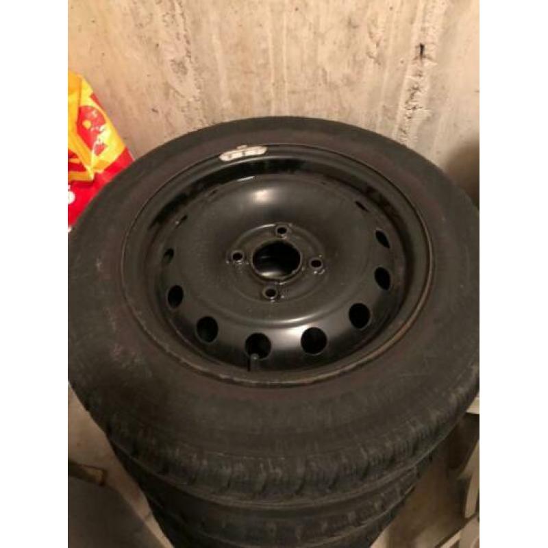 Nette winterbanden zet Peugeot 206, merk METEOR