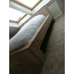 Tof steigerhout bed 200x240 (matrasmaat 160x200)