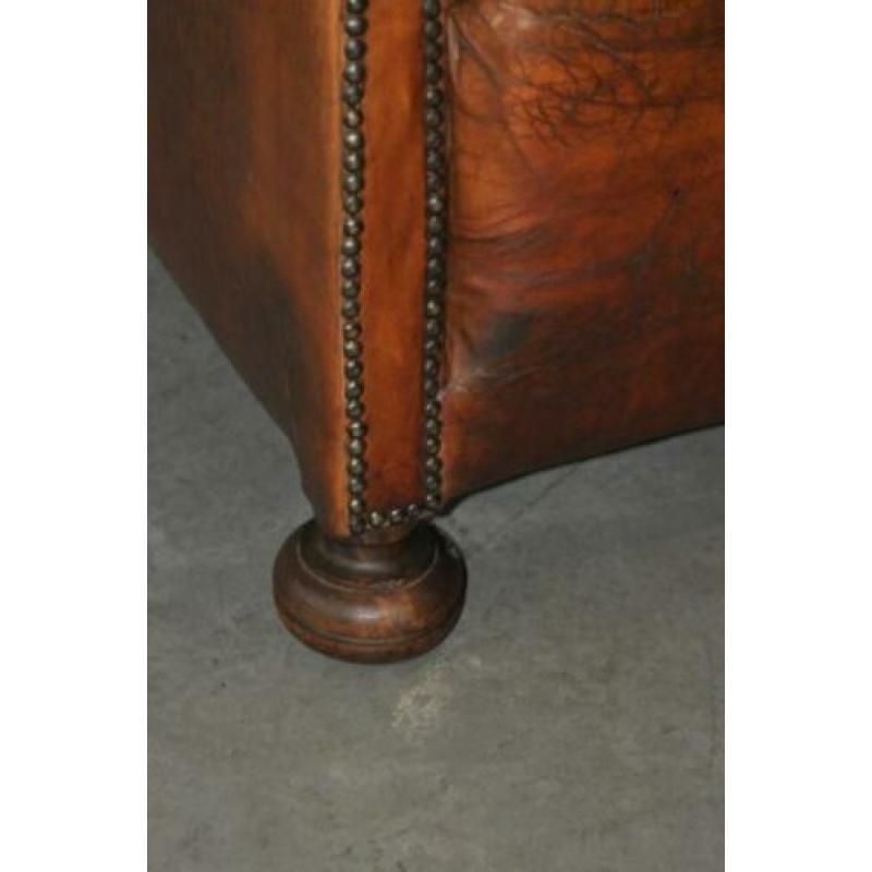 Antieke schapenleren fauteuil. i.z.g.s.