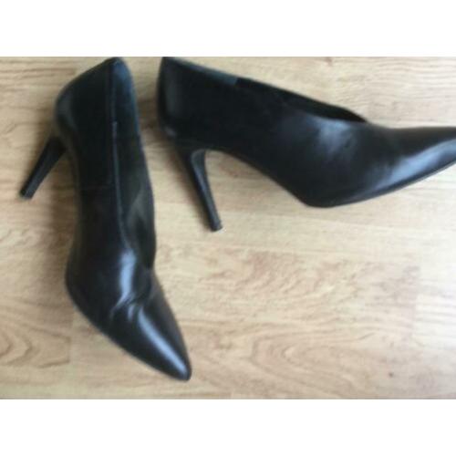 ZGAN! Zwarte leren pumps van Sacha mt 39 ! Grote opruiming !
