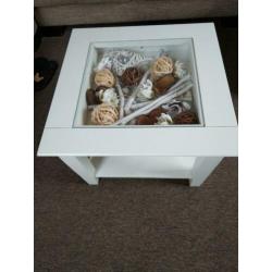 Salontafel met lade en glasplaat.