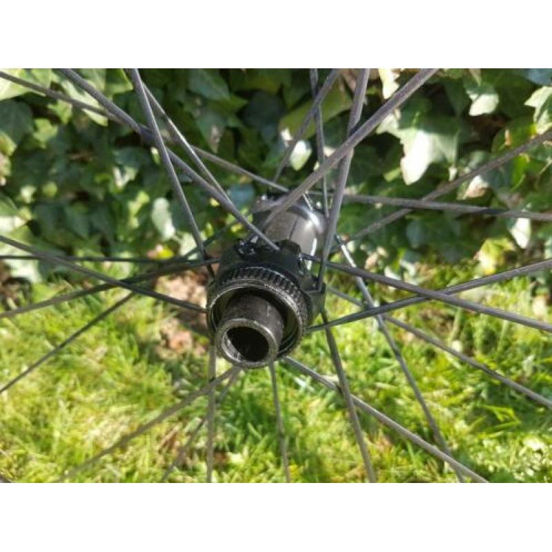 DT SWISS R24 SPLINE DB DISC WIELSET ZWART ongebruikt