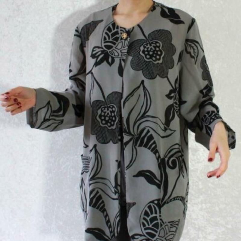 Vintage grijs blouse zwart bloem blad