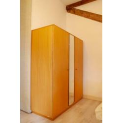 GRATIS Kledingkast massief retro jaren 60 vintage