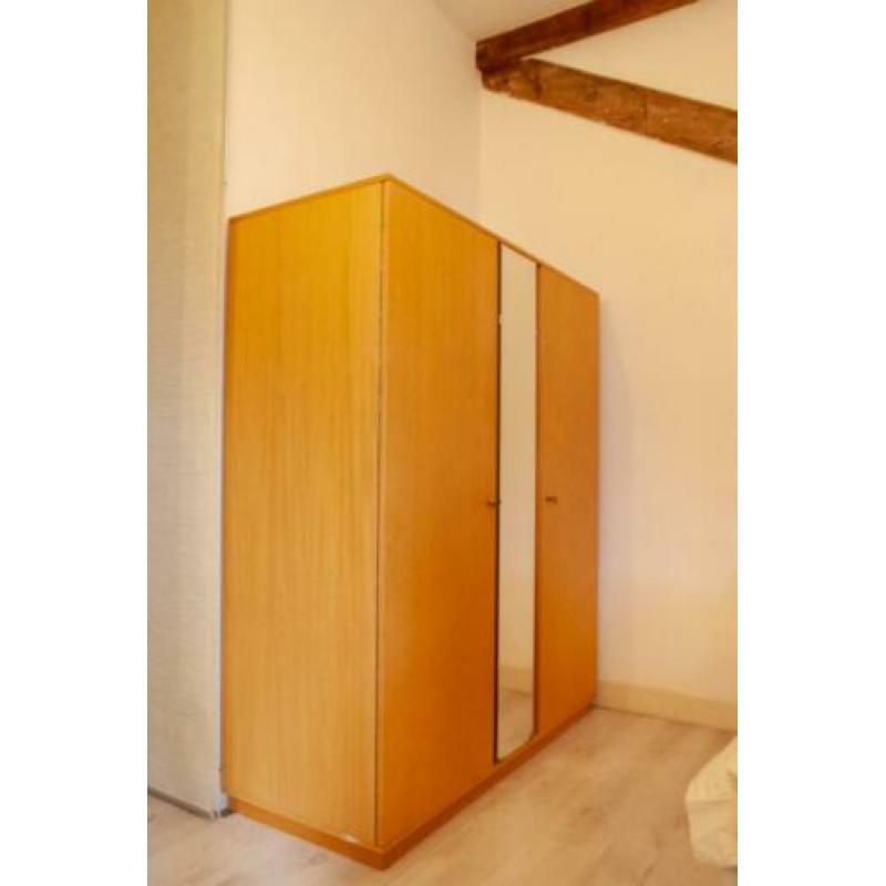 GRATIS Kledingkast massief retro jaren 60 vintage