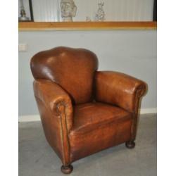 Antieke schapenleren fauteuil. i.z.g.s.
