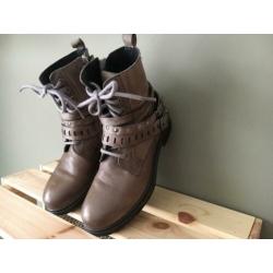 ***Giga Girls maat 33 ZGAN. Binnen-en buitenkant leer***