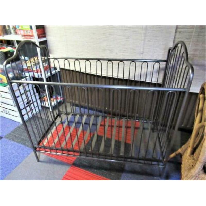 Baby/Peuter Ledikant van metaal...Uniek model + Access