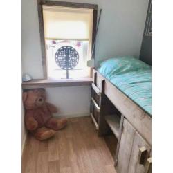 Stapelbed met lade en optie voor derde bed