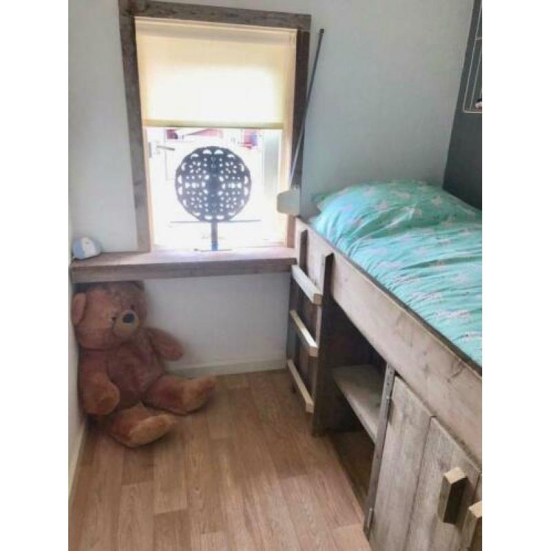 Stapelbed met lade en optie voor derde bed