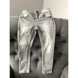 Twee Vingino Flex fit spijkerbroeken jeans meisje maat 110