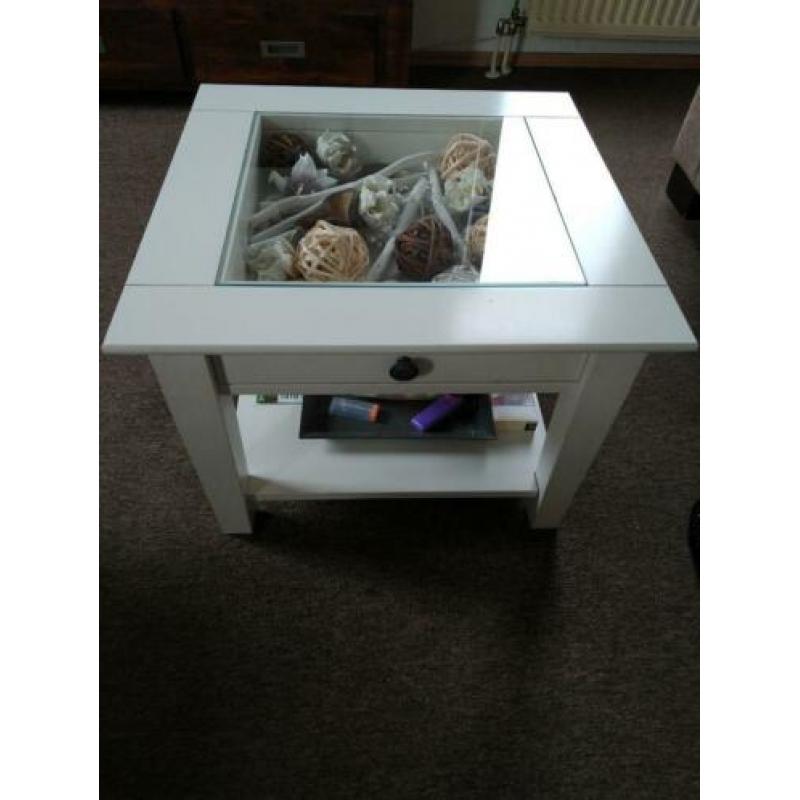 Salontafel met lade en glasplaat.