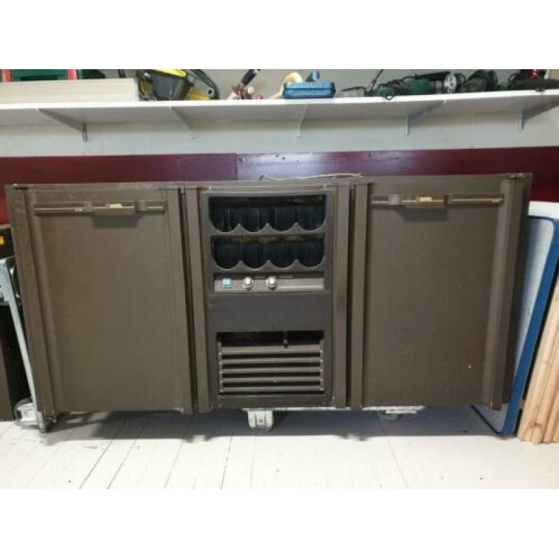 Buffet koeling met flessennest.