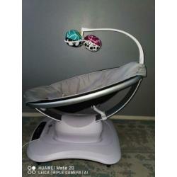 Grijze elektrishe schommelstoel, 4moms mamaroo