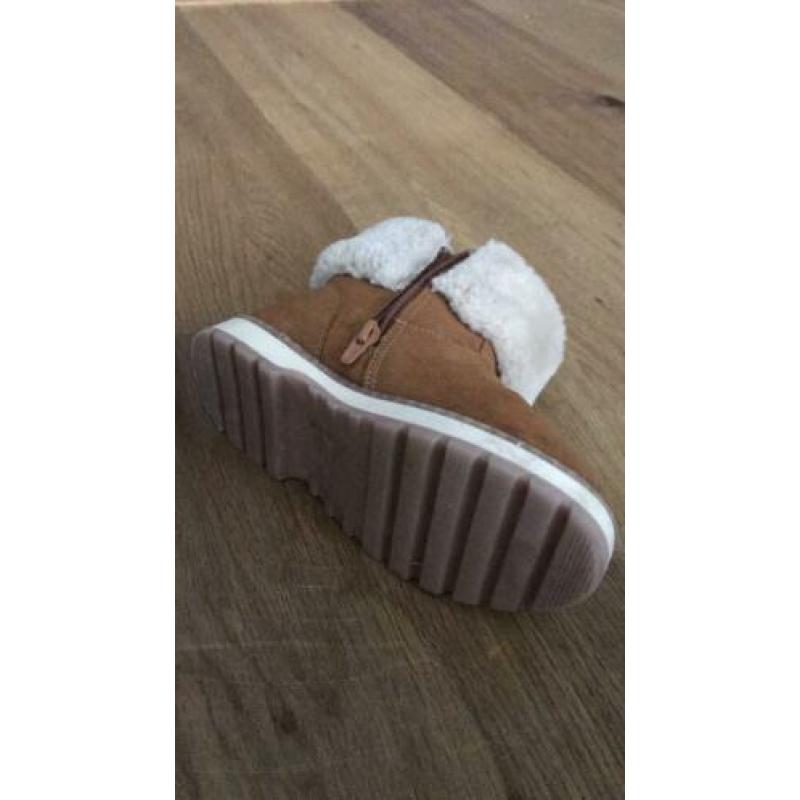 Zara crème ,bruin gevoerde enkellaarsjes maat 25