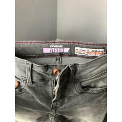Twee Vingino Flex fit spijkerbroeken jeans meisje maat 110