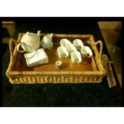 Rotan theetafel met afneembaar dienblad