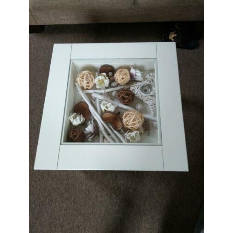 Salontafel met lade en glasplaat.