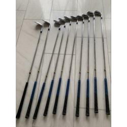 Mooie set ijzers Titleist Ap2 incl 2 wedges en 2 ‘houtjes’