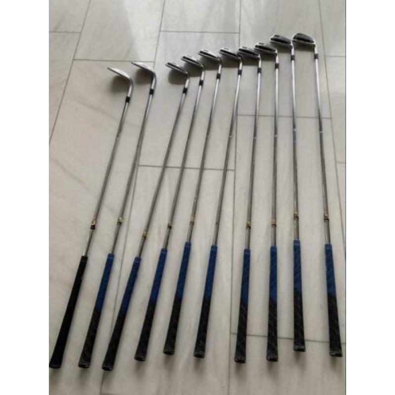 Mooie set ijzers Titleist Ap2 incl 2 wedges en 2 ‘houtjes’