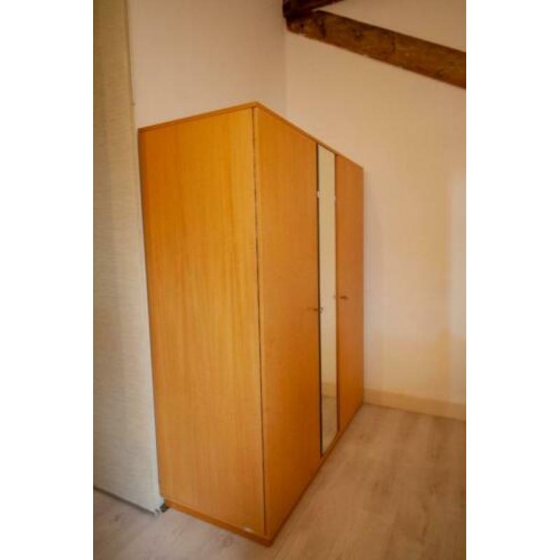 GRATIS Kledingkast massief retro jaren 60 vintage