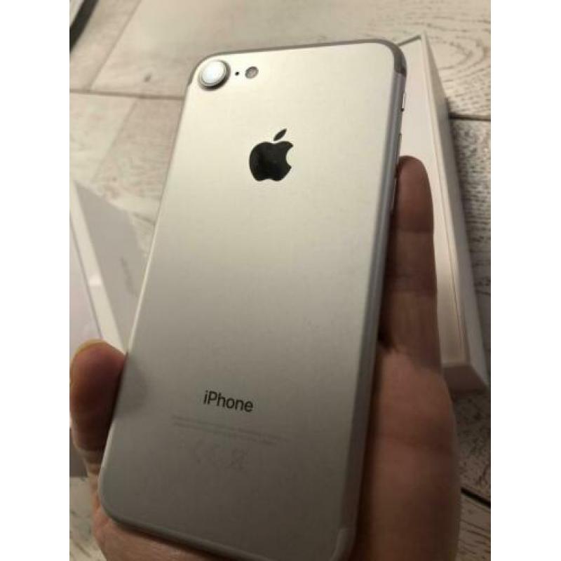 Apple IPhone 7 silver 32gb