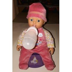 My Little Baby Born plaspop die in bad kan + potje en flesje