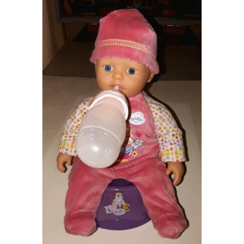 My Little Baby Born plaspop die in bad kan + potje en flesje