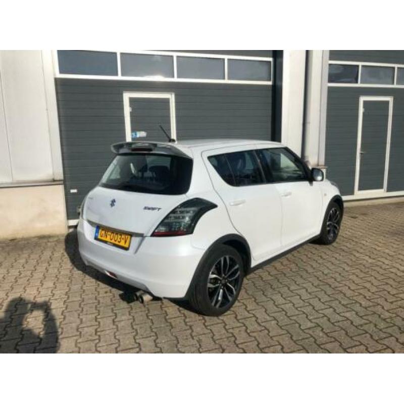 Suzuki SWIFT 1.2 Style EASSS bj2015 5drs *Navi *Airco *Cruis