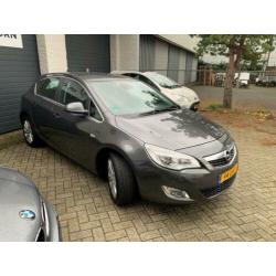Opel Astra 1.4 Cosmo LEER TREKHAAK