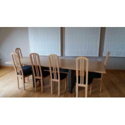 Tafel en 6 stoelen
