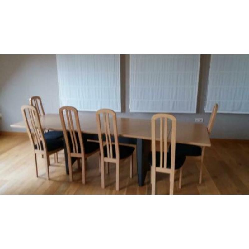 Tafel en 6 stoelen