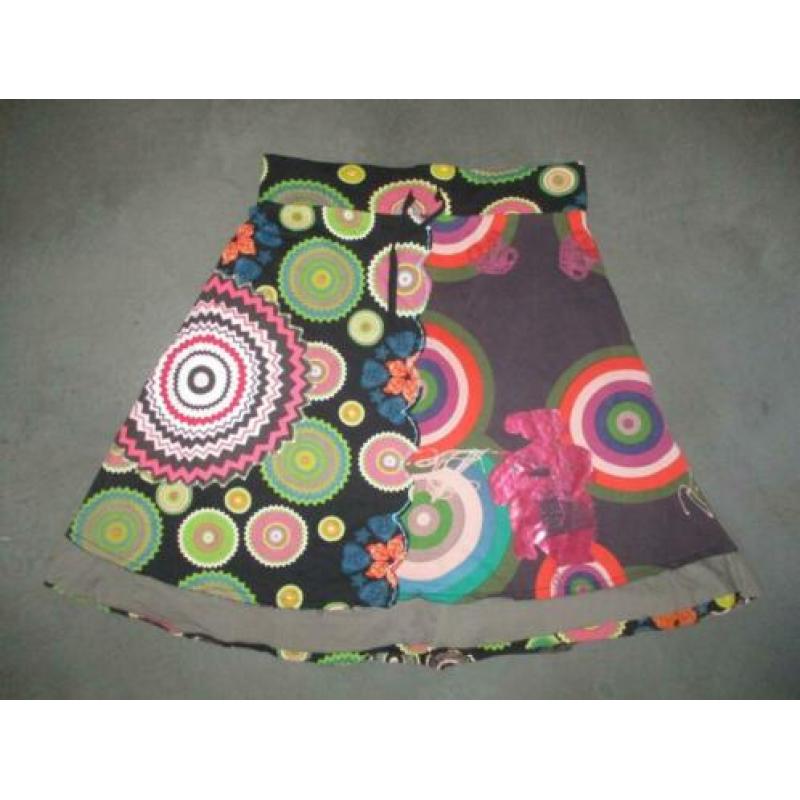 Leuke aparte rok van DESIGUAL maat 42 / XL