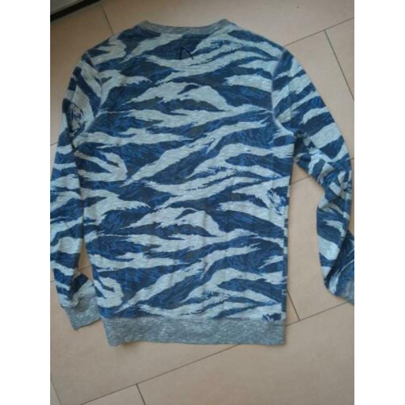 Chasin sweater mt. L