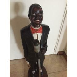 Beeld van Jazz zanger microfoon circa 100 cm hoog