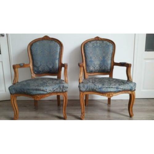 Twee brocante stoelen