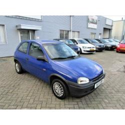 Opel Corsa 1.4i Eco nwe apk nwe achterbanden nap cd speler u