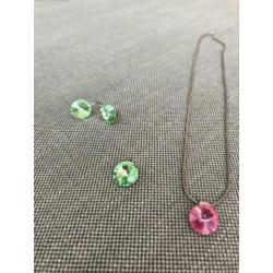 Zilverkleurige dames ketting met bijpassende oorbellen