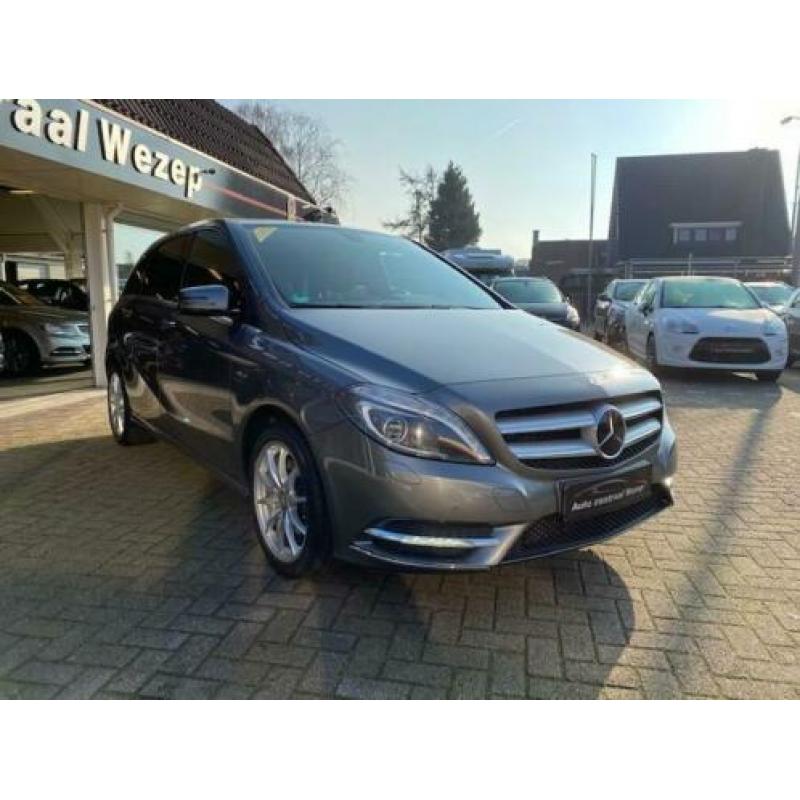 Mercedes-Benz B-Klasse 180 Prestige blueEFFICIENCY / Navigat