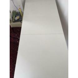 Eettafel met 5 leren stoel