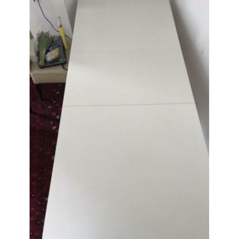 Eettafel met 5 leren stoel
