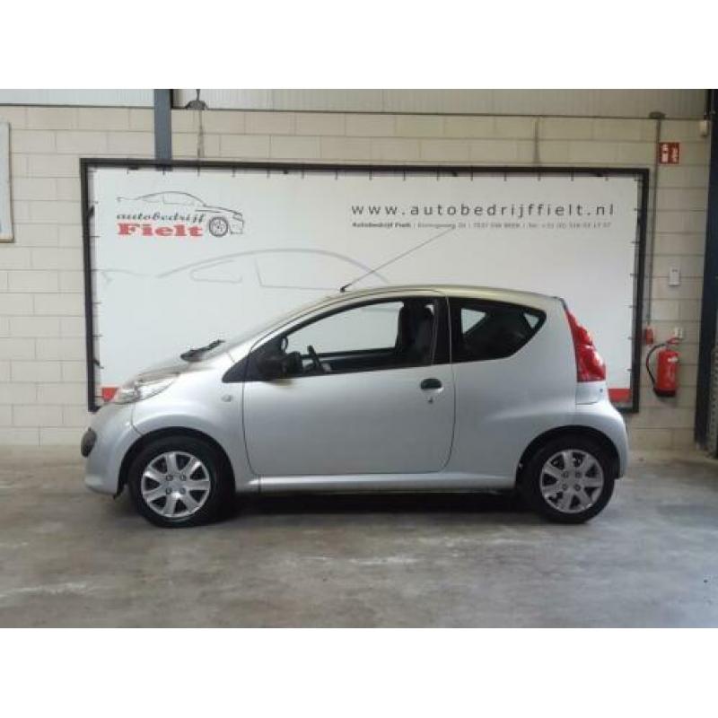 Peugeot 107 1.0-12V XR
