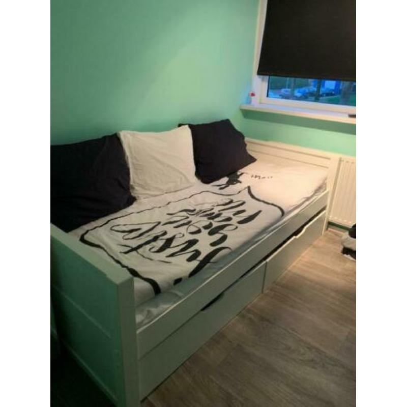 Te koop tienerbed met matras ZGAN!!