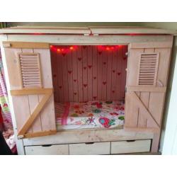 Prachtige houten kidsfactory bedstee