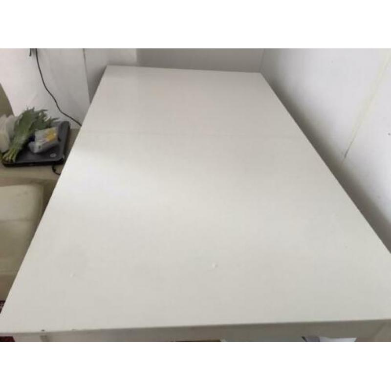 Eettafel met 5 leren stoel