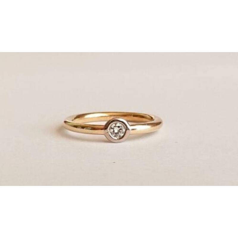 Geel- en witgouden Tube-RING (14kt) met 1 Briljant 0.08 crt