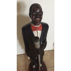 Beeld van Jazz zanger microfoon circa 100 cm hoog