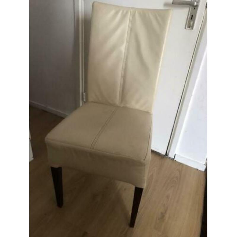 Eettafel met 5 leren stoel