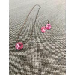 Zilverkleurige dames ketting met bijpassende oorbellen