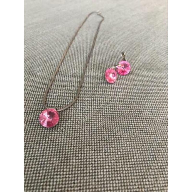 Zilverkleurige dames ketting met bijpassende oorbellen